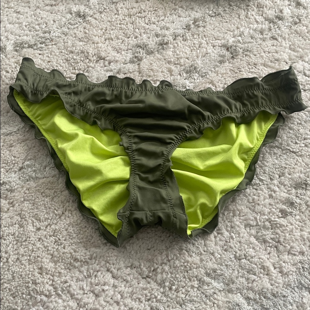 Victoria’s Secrets Essential Ruffled Bikini - Picture 3 of 7